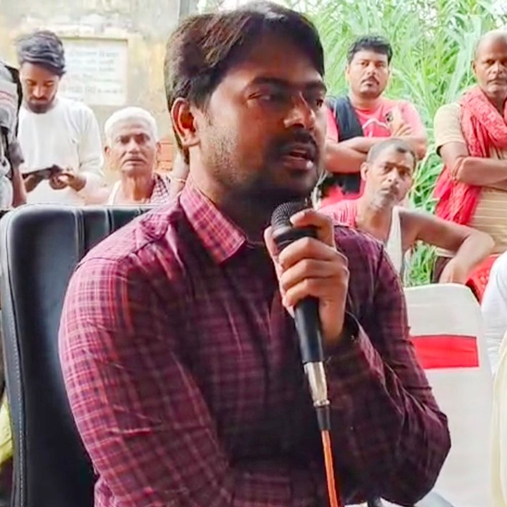 DM ने कैथवां में ग्रामीणों की सुनीं समस्याएं:राजस्व महाअभियान शिविर में जिलाधिकारी बोले-जमाबंदी, दाखिल खारिज और नक्शा-संशोधन जैसे राजस्व कार्यों में पारदर्शीता का ध्यान रहे