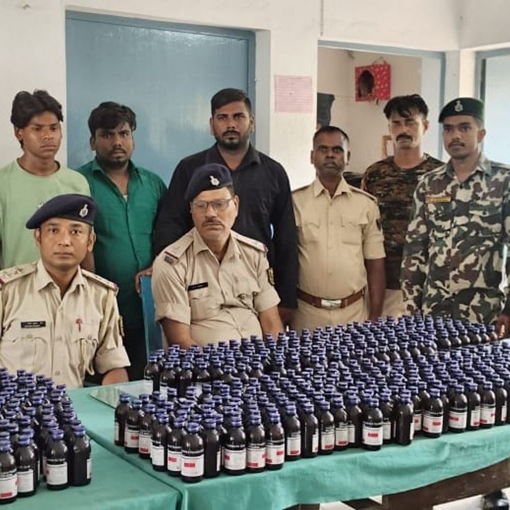 खगड़िया में 1230 प्रतिबंधित कफ सिरप बरामद:तीन तस्कर गिरफ्तार, नशे के कारोबार पर कसा शिकंजा