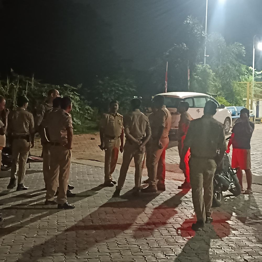 बस्ती में कैदी फरार:कोर्ट में पेशी के बाद जेल गेट पर पुलिस को चकमा दिया, तलाश जारी