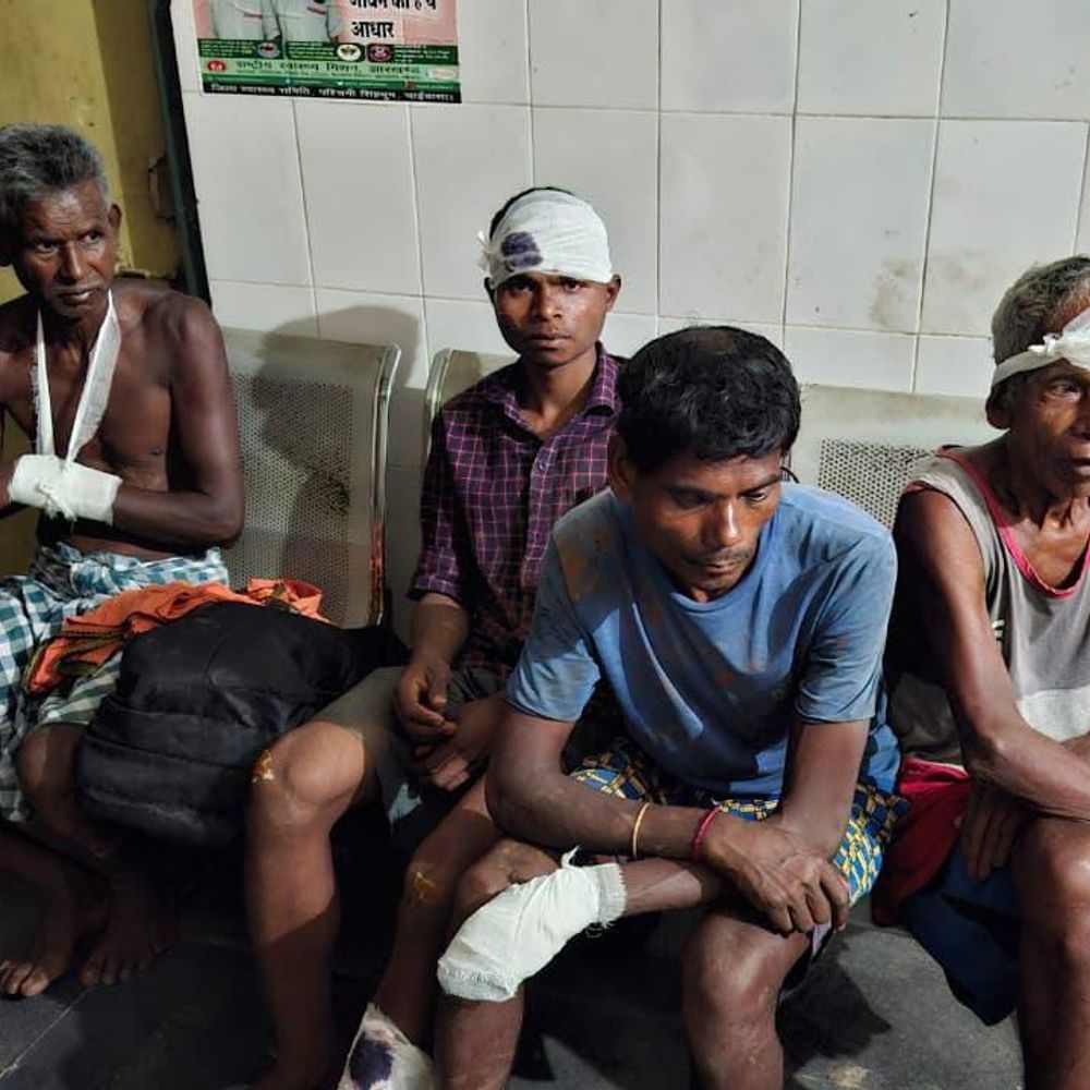 चाईबासा में ट्रैक्टर ट्रॉली पलटने से 13 लोग घायल:  जन वितरण प्रणाली से राशन लेकर लौटते वक्त हुआ हादसा, 8 सदर अस्पताल रेफर – Chaibasa (West Singhbhum) News