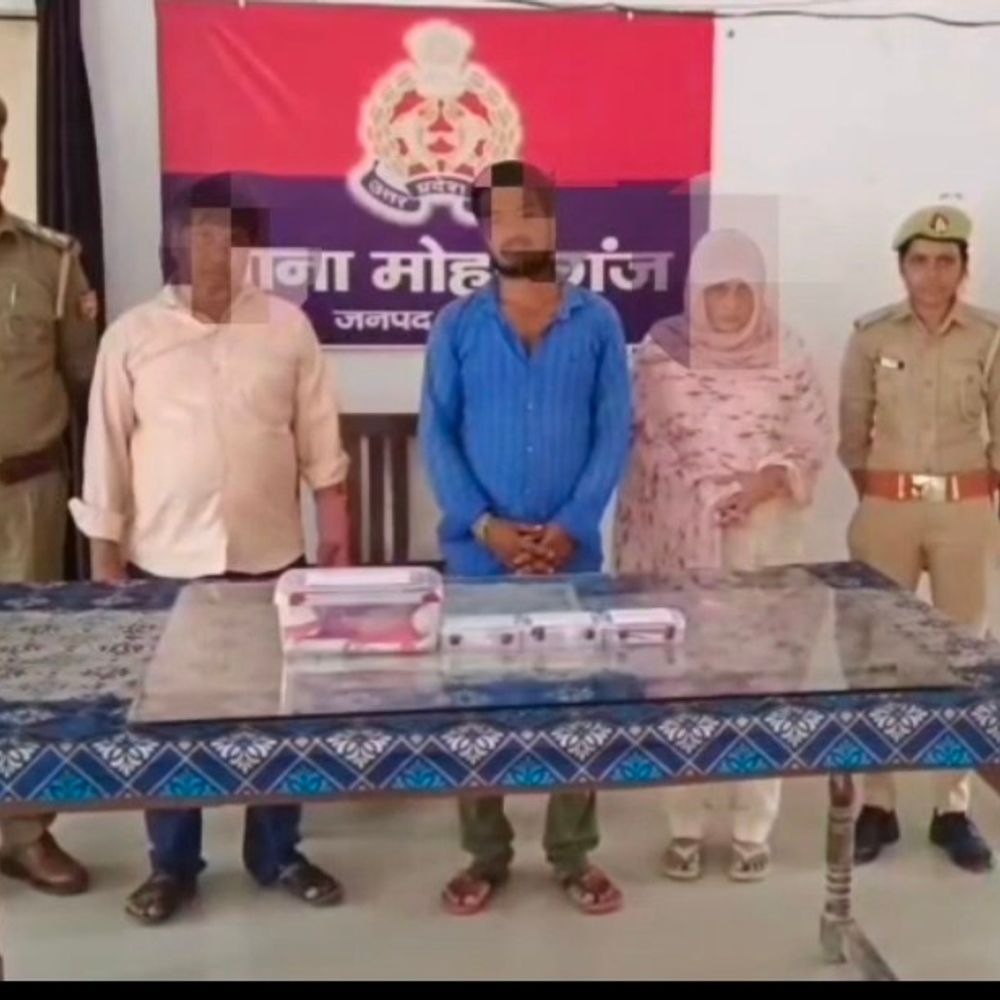 नकली जेवर दिखाकर ठगी करने वाला गिरोह पकड़ा:महिला समेत तीन आरोपी गिरफ्तार, सोने-चांदी के जेवर बरामद