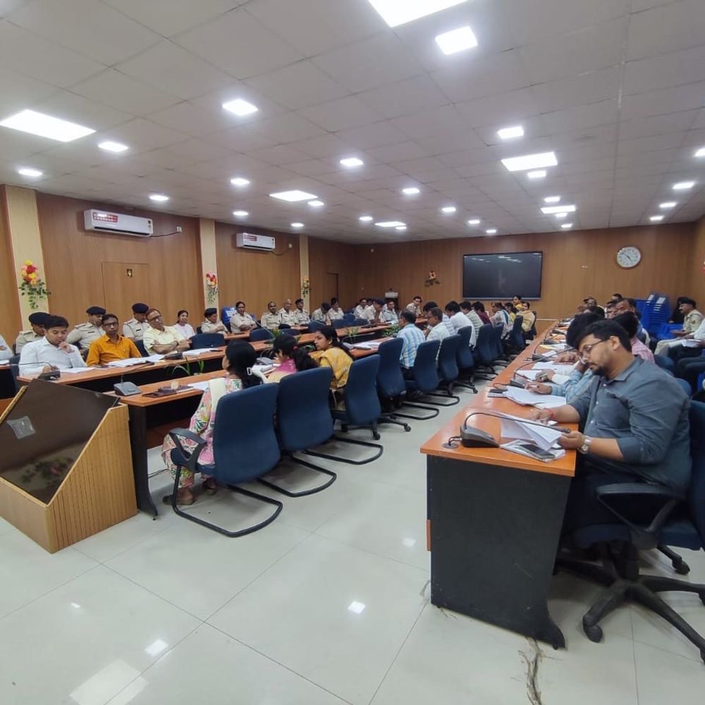 BPSC परीक्षा की तैयारियों को लेकर DM-SP की ब्रीफिंग:शेखपुरा में 11 केंद्रों पर 4944 अभ्यर्थी देंगे एग्जाम, 22 मजिस्ट्रेट तैनात