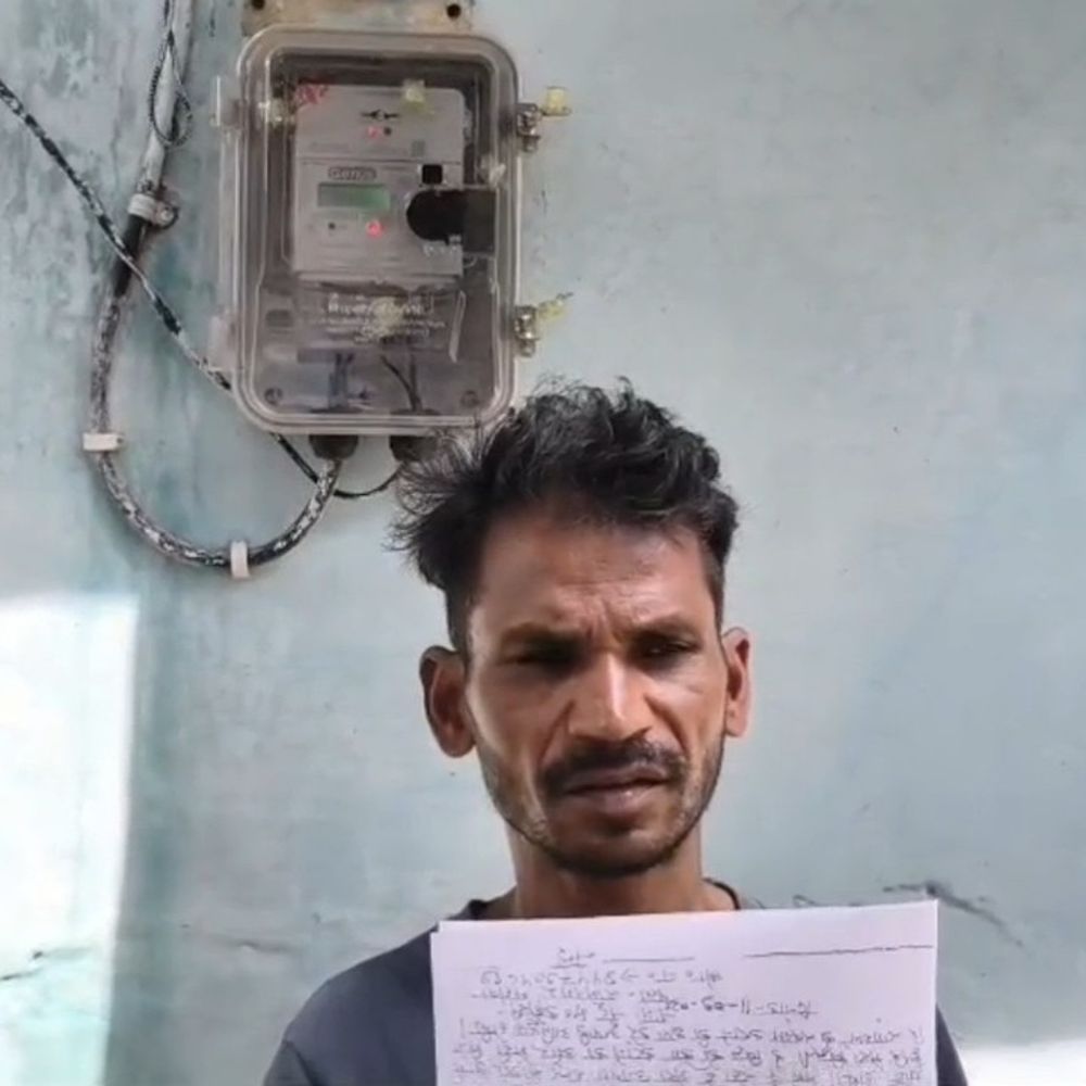 महोबा में स्मार्ट मीटर से बढ़ी मोची की परेशानी:2 बल्ब-2 पंखे वाले घर का बिल 300 से बढ़कर 1000 आया