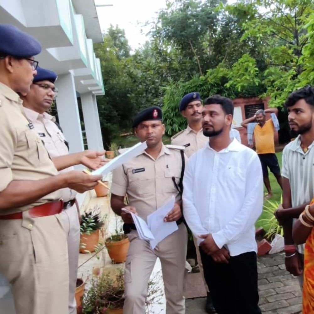 जमुई SP ने मासिक अपराध गोष्ठी में दिए सख्त निर्देश:विधानसभा चुनाव को लेकर सतर्कता बढ़ाने पर जोर, थानाध्यक्षों को सघन वाहन जांच के निर्देश
