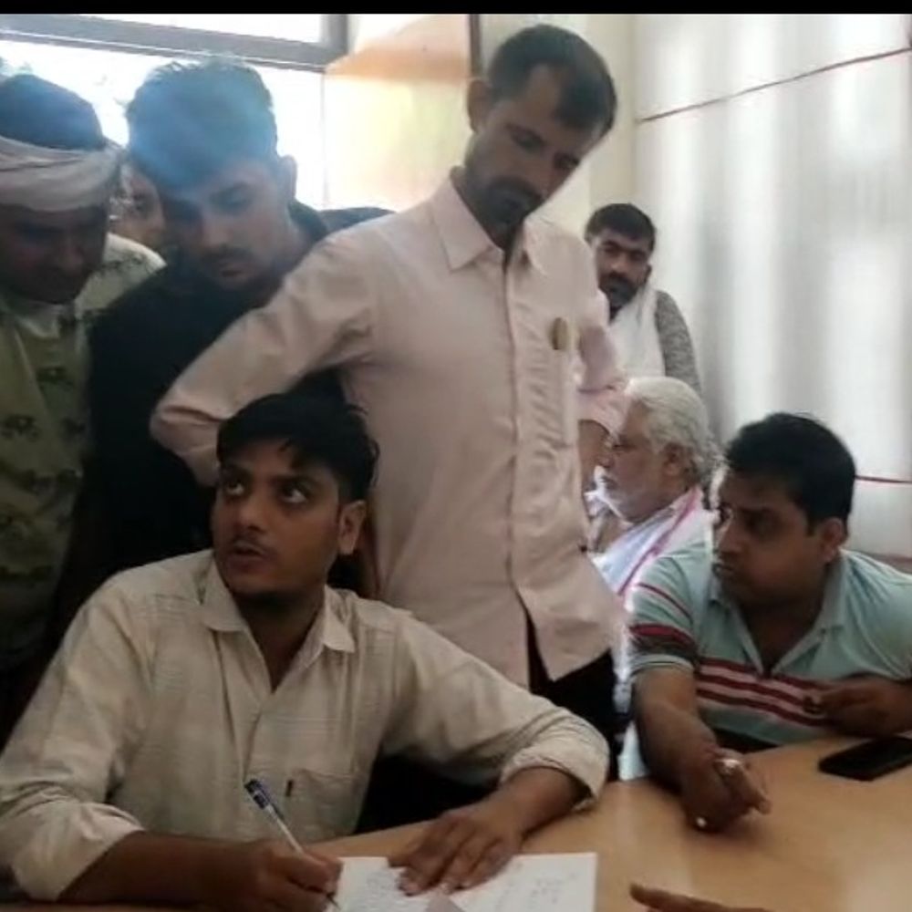 फाइनेंस कंपनी के एजेंट की रेल हादसे में मौत:  अंडरपास के नीचे मिला शव, कंपनी मालिक फरार; ग्रामीणों ने किया प्रदर्शन – Khairthal-Tijara News