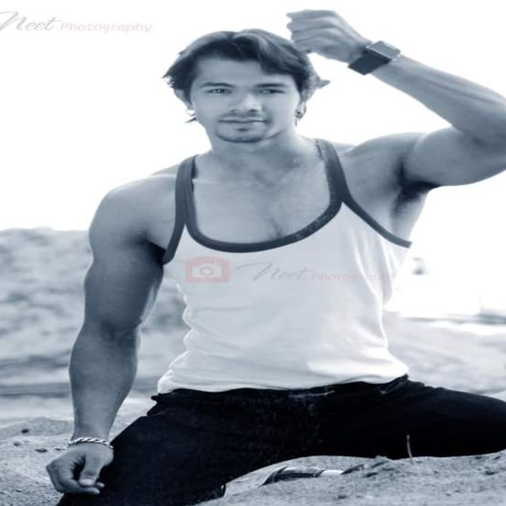 इंदौर में बीजेपी नेता के बेटे पर चलाई गोली:  हाथ को छूकर निकली; प्रेम प्रसंग में हमले की आशंका, पुलिस जांच में जुटी – Indore News