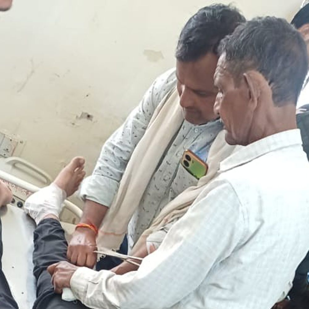 जालौन में हाईवे पर ऑटो पलटा:5 यात्री हुए घायल, 3 को मेडिकल कॉलेज रेफर किया गया