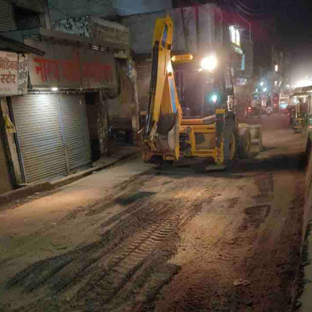 बुलंदशहर में सड़कों की मरम्मत शुरू:5 प्रमुख मार्गों पर गड्ढे भरने का काम जारी, 2 करोड़ का बजट जारी