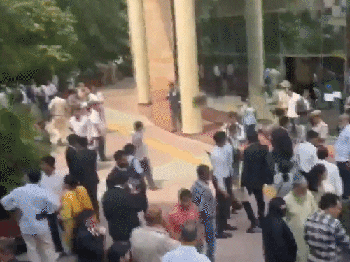 दिल्ली हाईकोर्ट में 3 बम की धमकी का मेल:कैंपस खाली कराया जा रहा; बम स्क्वॉड मौके पर पहुंचा, तलाशी जारी