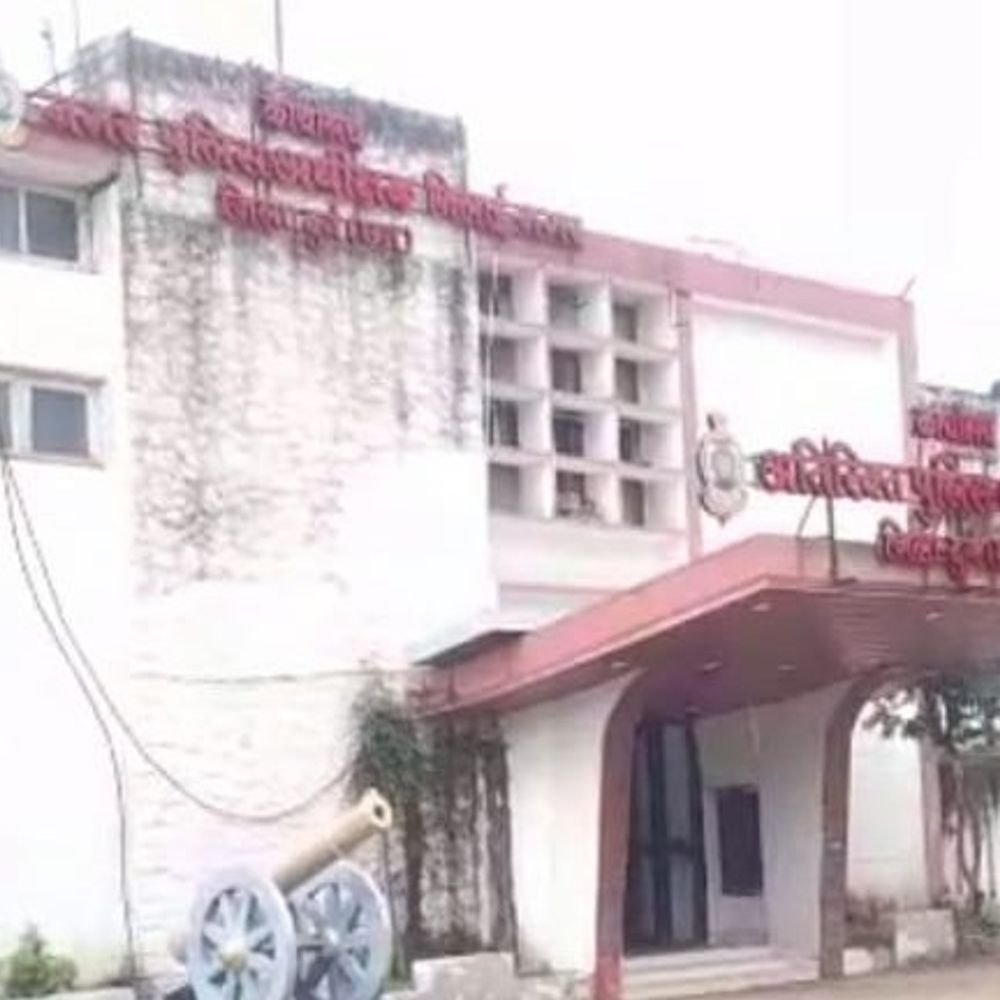 चाकू की नोक पर लूट करने वाला गिरोह पकड़ाया:पुलिस कर्मी और बीएसपी कर्मी को लूटा, 10 से ज्यादा वारदात को दे चुके हैं अंजाम