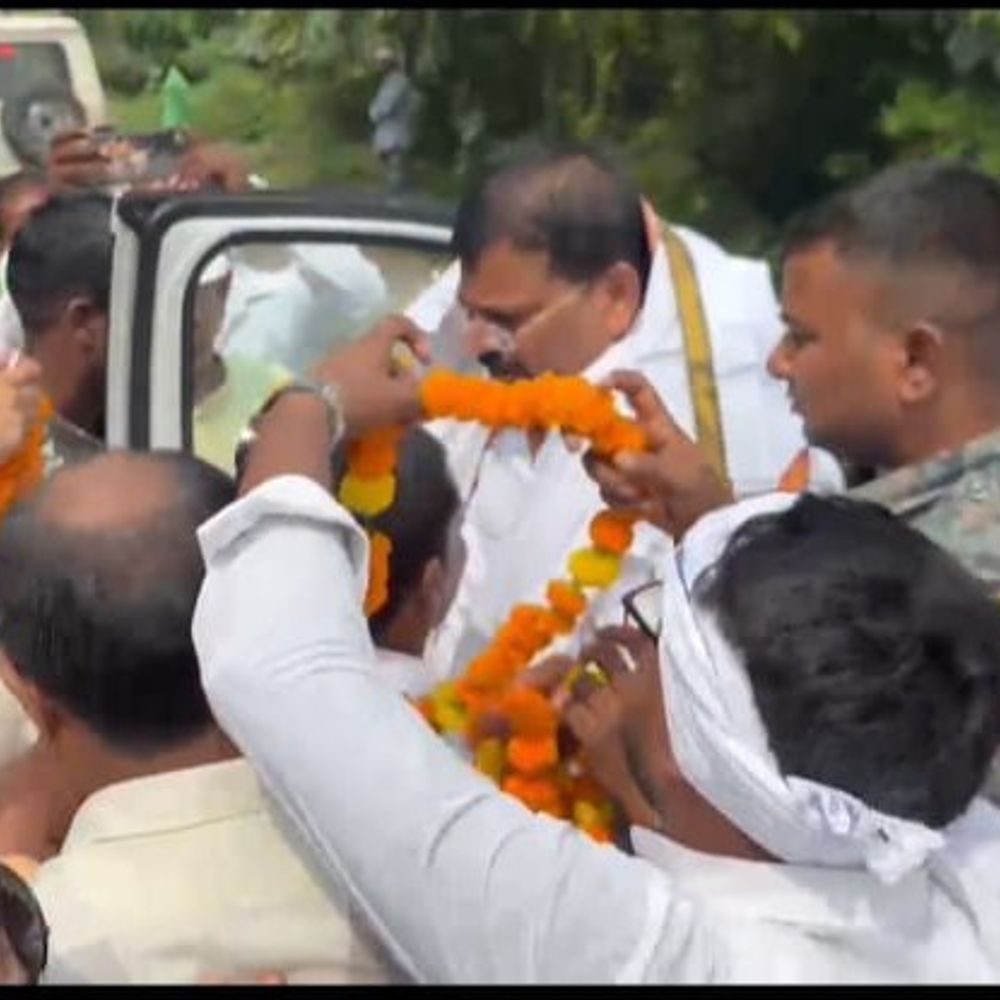 JDU प्रदेश अध्यक्ष का इमामगंज में स्वागत:उमेश कुशवाहा को कार्यकर्ताओं ने अंगवस्त्र और माला पहनाकर किया सम्मान