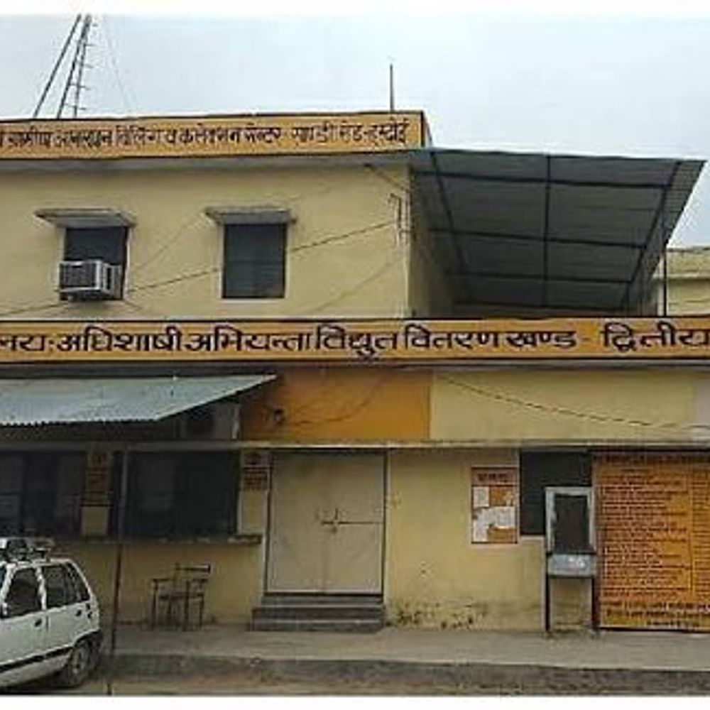 हरदोई में 100 से ज्यादा लोगों पर केस:बिजली चोरी पर बड़ी कार्रवाई, 56 कटिया डालते पकड़े