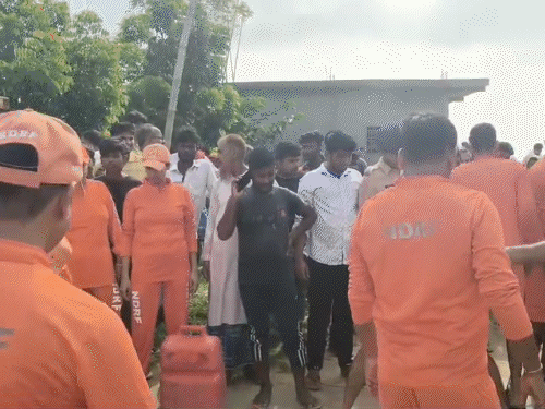दरभंगा में नदी में डूबे पशुपालक का सुराग नहीं:तलाश में जुटी NDRF की टीम, परिजनों ने प्रशासन पर लगाया लापरवाही का आरोप