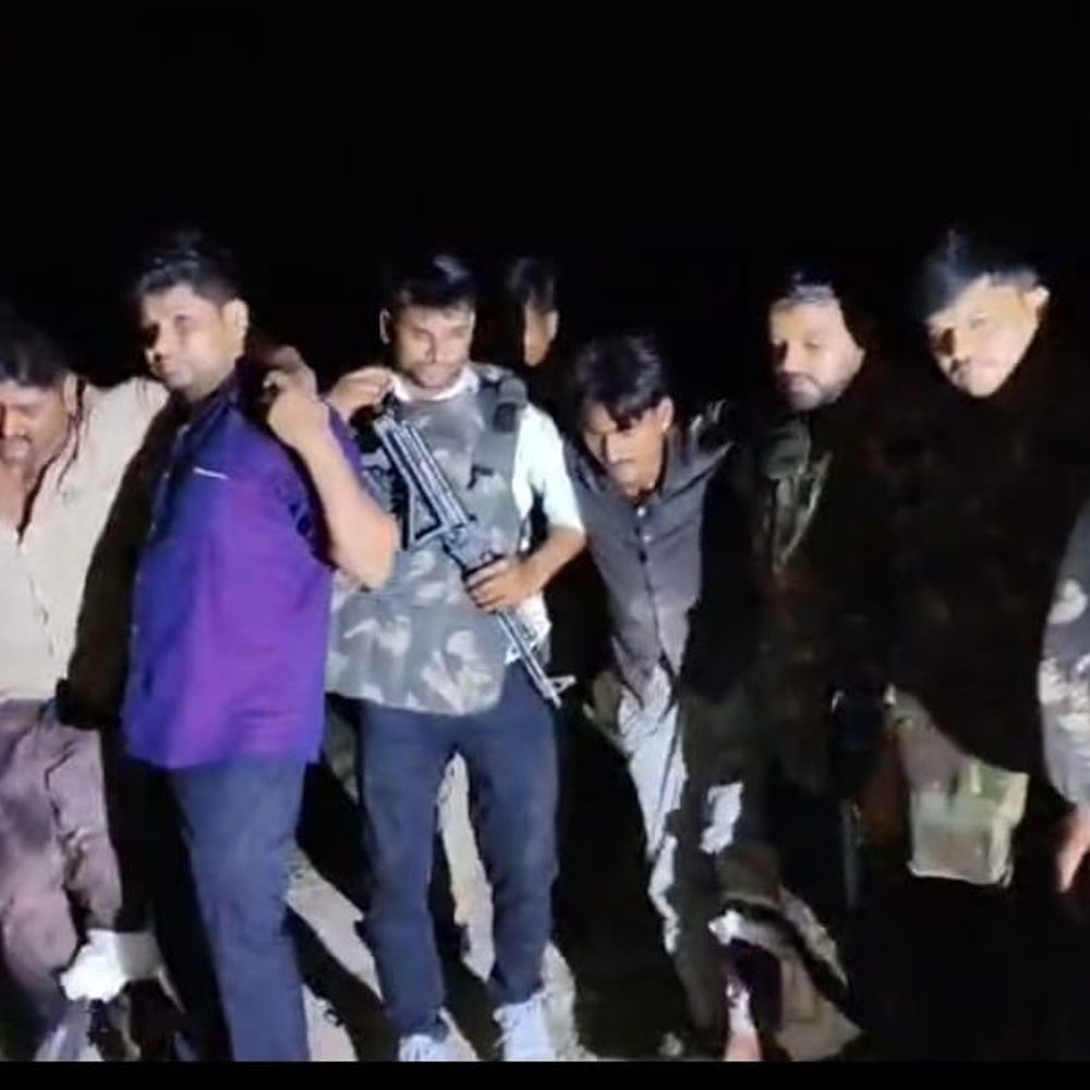 अमेठी में पुलिस मुठभेड़:गोकशी की योजना बना रहे दो भाई गिरफ्तार, तमंचे और गोकशी के उपकरण बरामद