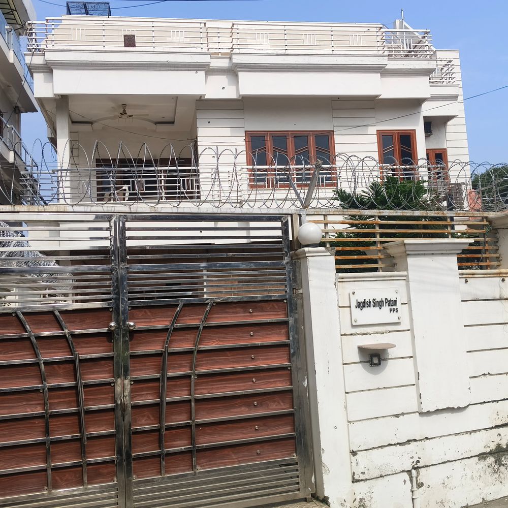 दिशा पाटनी के घर ताबड़तोड़ फायरिंग, परिवार सहमा:बरेली में दिशा पाटनी के घर गोलियों की गड़गड़ाहट, गोल्डी बराड़ गैंग ने जिम्मेदारी ली