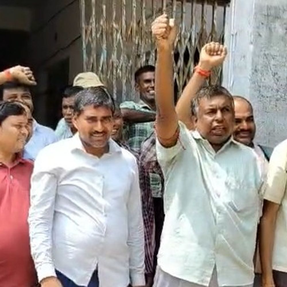 रिजल्ट के 8 महीने बाद भी नहीं मिली नियुक्ति:नालंदा DEO कार्यालय में अभ्यर्थियों का प्रदर्शन,10 साल पुराने विज्ञापन पर हुई थी बहाली