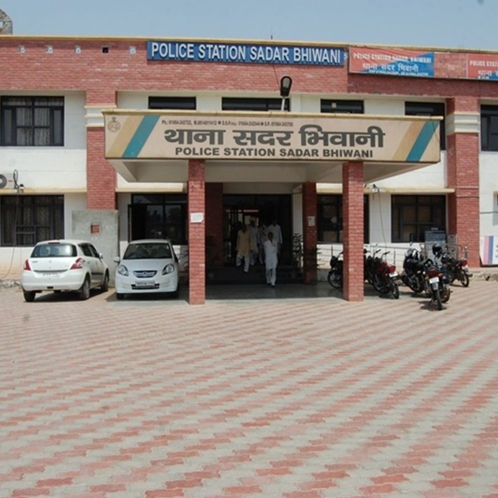 भिवानी में बाप-बेटे पर रास्ता रोककर हमला:  सरपंच के घर में भी मारपीट, गाली-गलौज देने से रोकने पर वारदात – Bhiwani News