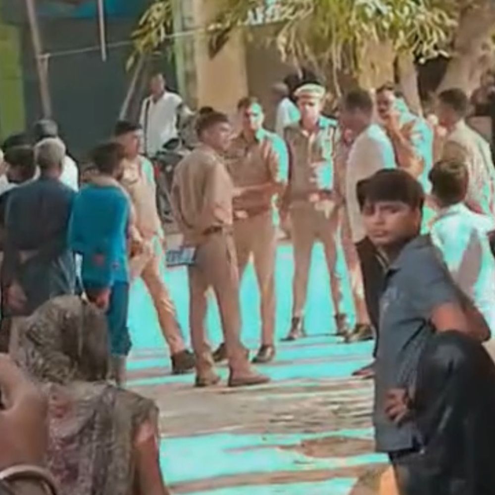 लापता किशोर का पेड़ से लटका मिला शव:परिजनों ने किया हंगामा, बहन-बहनोई समेत चार लोगों पर FIR