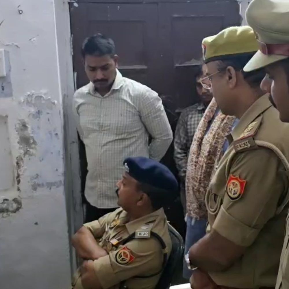 साइबर थाने का एसपी ने किया निरीक्षण:जालौन में इस साल पीड़ितों को वापस मिले ठगी के 26 लाख रुपये