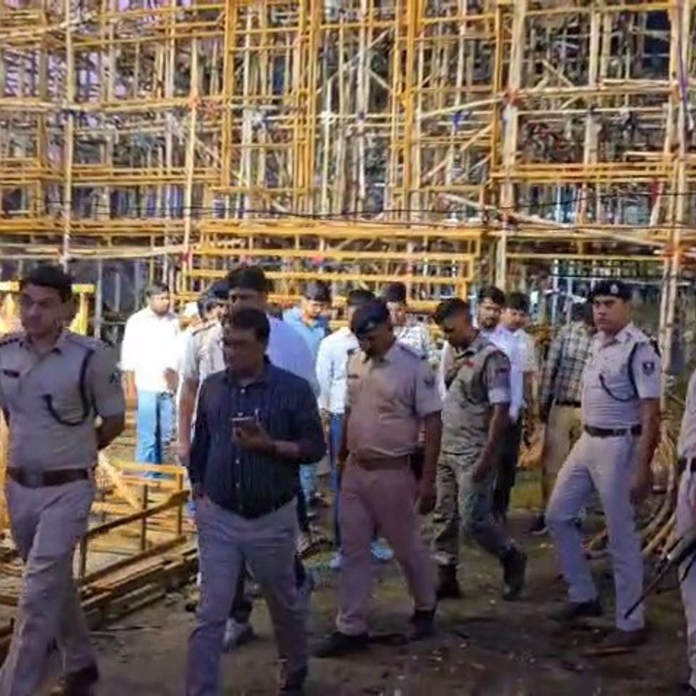 दुर्गा पूजा पंडालों को लेकर प्रशासन सख्त:SDM बोले- सुरक्षा मानकों का पालन न करने पर नहीं मिलेगा लाइसेंस, प्रशासन इस साल कोई ढील नहीं देना चाहता