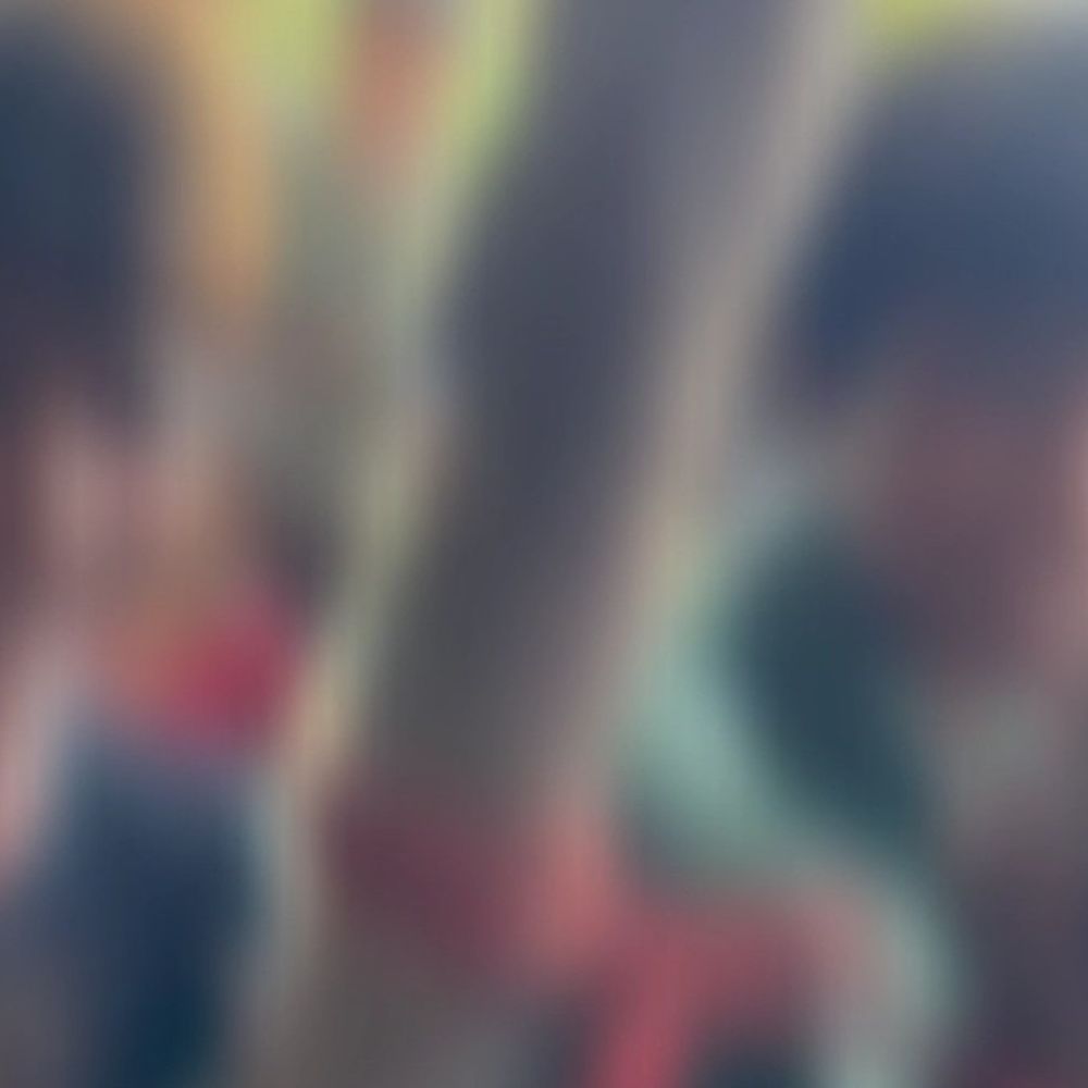 दबंगों ने दो मासूमों को खंभे से बांधकर पीटा:मुर्गियों को जहर देकर मारने का आरोप, मुकदमा दर्ज