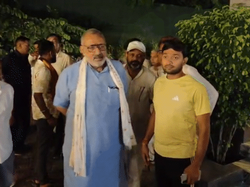 बेगूसराय में केंद्रीय मंत्री ने 'द बंगाल फाइल्स' देखी:गिरिराज सिंह बोले- फिल्म में बंटवारे के सच को दिखाया गया है, युवा पीढ़ी को देखनी चाहिए