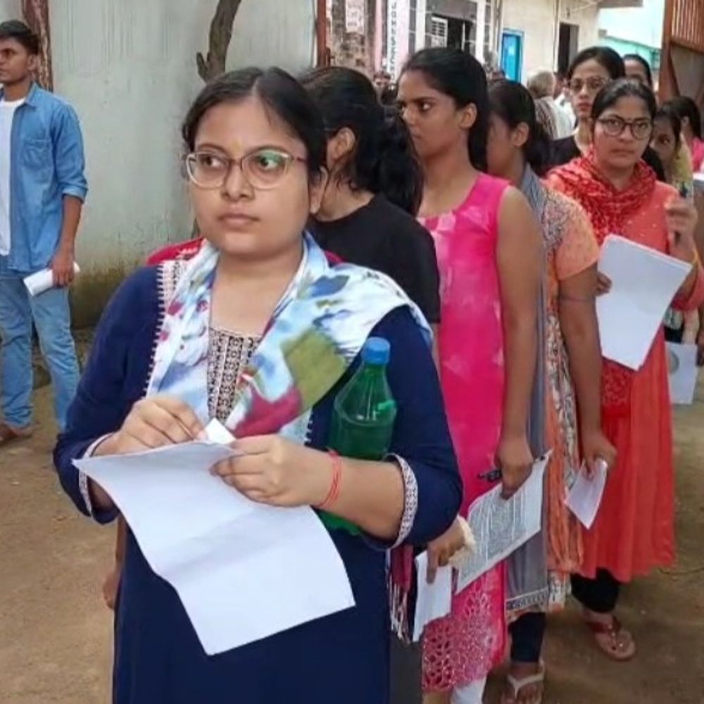 लखीसराय में BPSC 71वीं प्रीलिमिनरी एग्जाम शुरू:11 केंद्रों पर 4560 अभ्यर्थी दे रहे परीक्षा, मोबाइल-कैलकुलेटर पर रोक