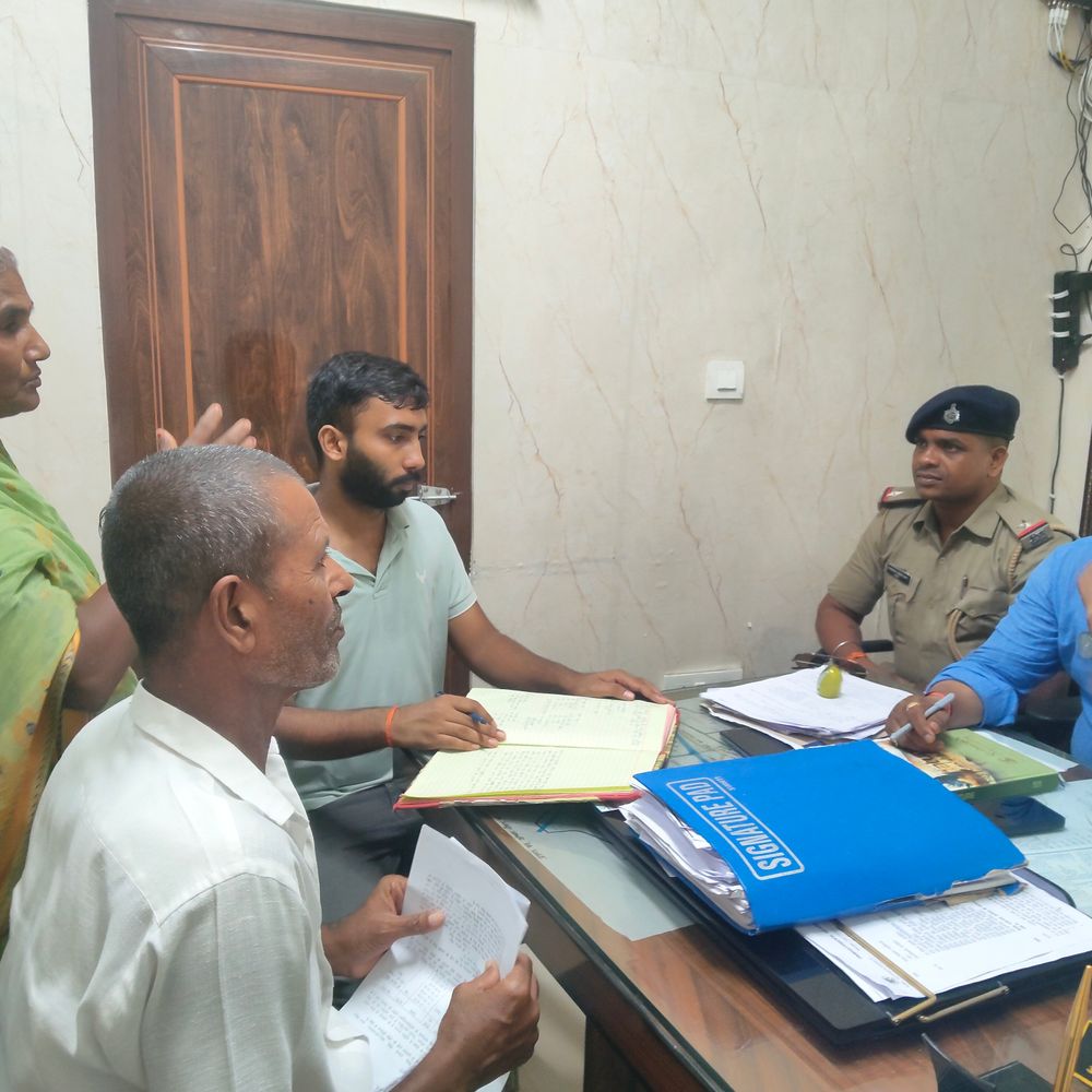 चौथम अंचल में लगा जनता दरबार:जमीन विवाद के 6 मामलों की सुनवाई, राजस्व और पुलिस अधिकारी रहे मौजूद