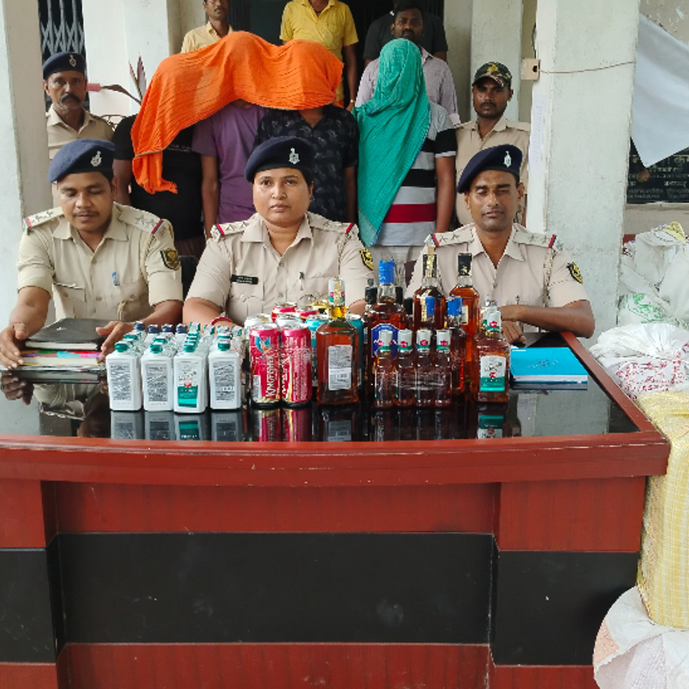 2479.2 लीटर विदेशी शराब के साथ चार तस्कर गिरफ्तार:बंगाल से बेगूसराय ले जाई जा रही थी खेप, तिरपाल-बोरे से छिपा कर तस्करी