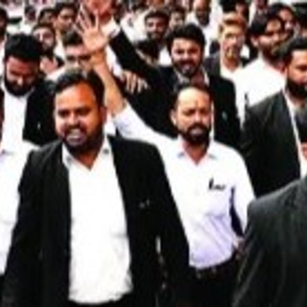 बार चुनाव में हुई मारपीट में 5 एडवोकेट पर FIR:मुरादाबाद में एडवोकेट चक्रेश लोहिया ने महासचिव पद के उम्मीदवार समेत 5 पर लिखाया मुकदमा