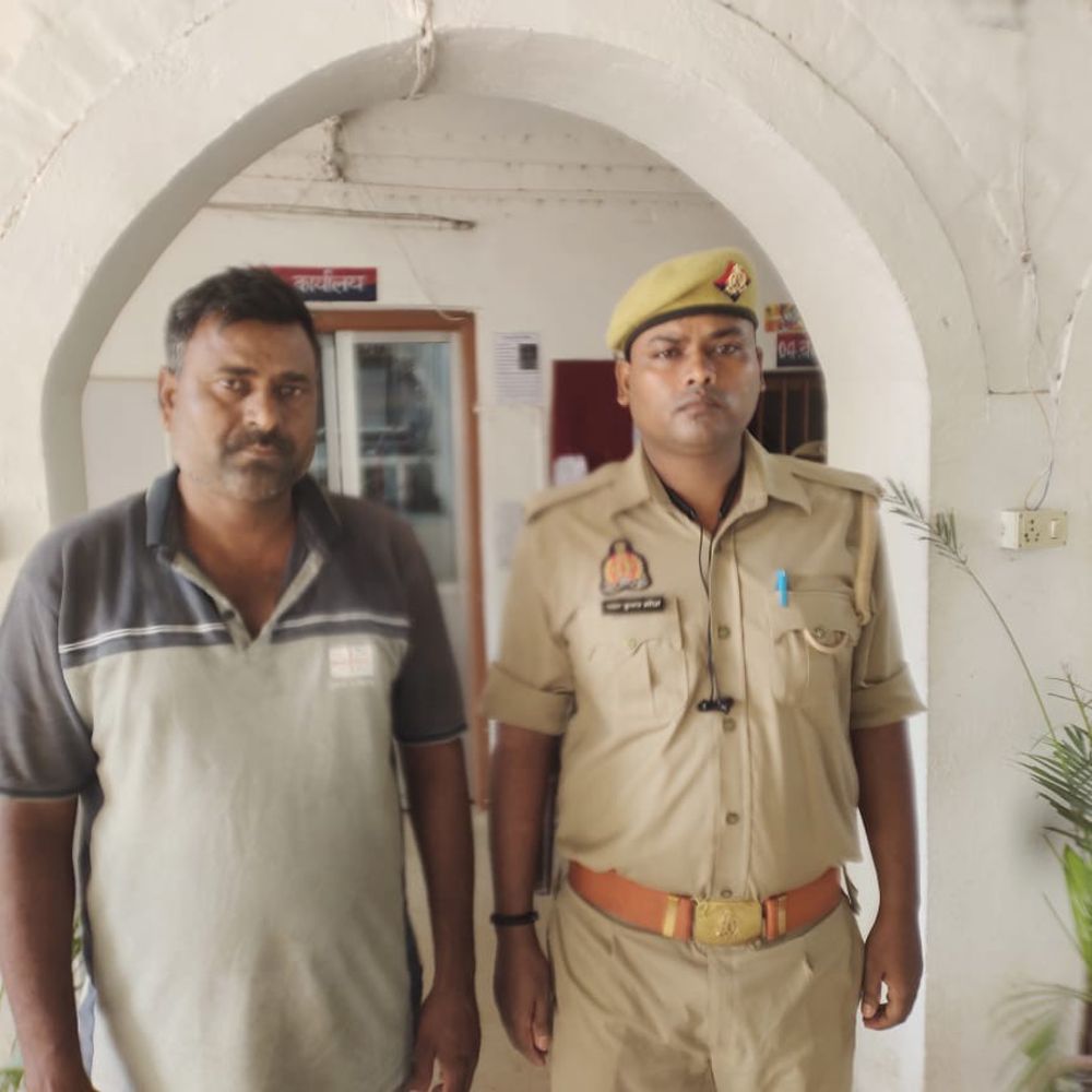 गौवंश तस्करी का आरोपी गिरफ्तार:चंदौली पुलिस ने नेगुरा गांव से पकड़ा, पश्चिम बंगाल भेजता था गौवंश