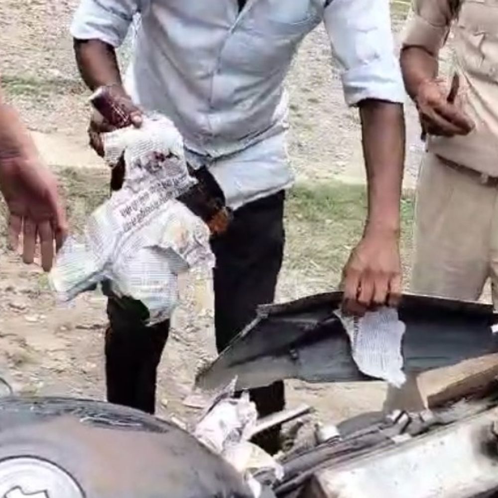 नवादा में 75 लीटर चुलाई शराब के साथ दो गिरफ्तार:  झारखंड से लाई जा रही थी शराब, मोटरसाइकिल बरामद – Nawada News