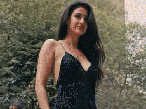 फायरिंग के बाद इवेंट का हिस्सा बनीं दिशा पाटनी:न्यूयॉर्क में दिखा ग्लैमरस अवतार, गैंगस्टर ने बहन के बयान पर बरेली के घर में चलवाईं गोलियां