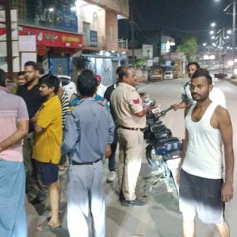 रायगढ़ में बाइक सवार ने 2 युवकों को मारी टक्कर:घटना को अंजाम देकर आरोपी फरार, रात में जूटमिल रोड पर हुआ हादसा