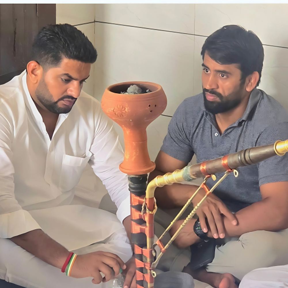 बजरंग पूनिया के पिता को श्रद्धांजलि देने पहुंचे जस्सी पेटवाड़:परिवार का ढाढ़स बंधाया, दिल्ली के अस्पताल में हुआ था निधन