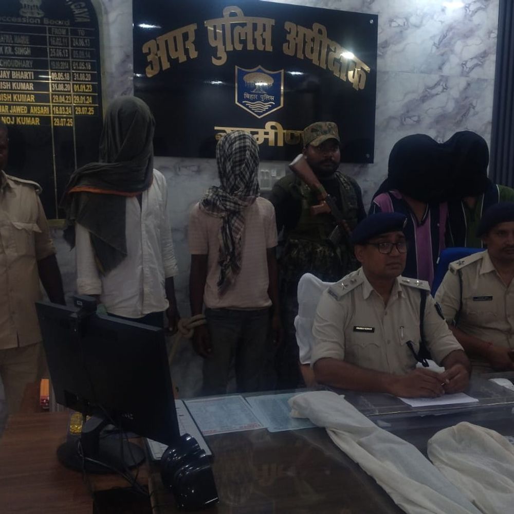 गयाजी में हथियारों के साथ 2 नाबालिग सहित 6 धराए:आपराधिक घटना को अंजाम देने की थी प्लानिंग, कट्‌टा-राइफल और कारतूस बरामद