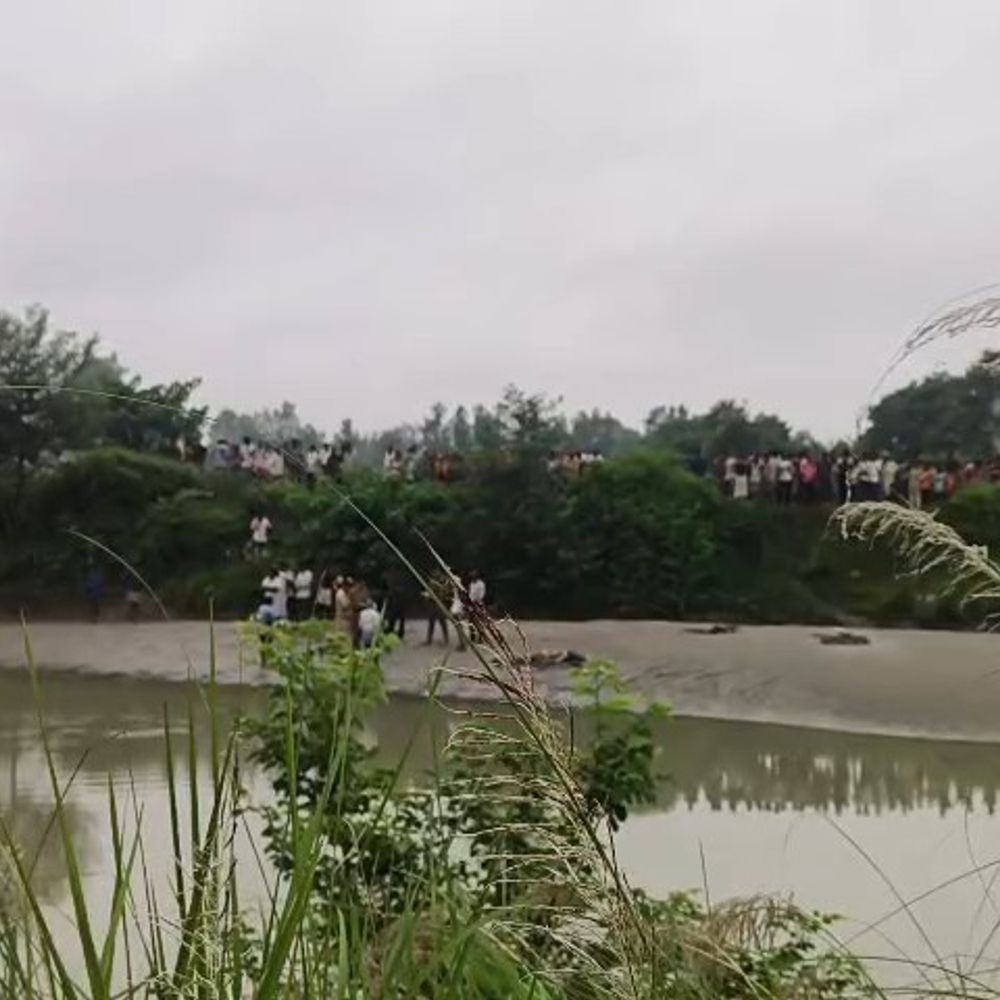 सीतापुर में नहर किनारे मिला बुजुर्ग का शव:दो दिन पहले शौच के लिए घर से निकला था, पैर फिसलने से तेज धार में डूबा था