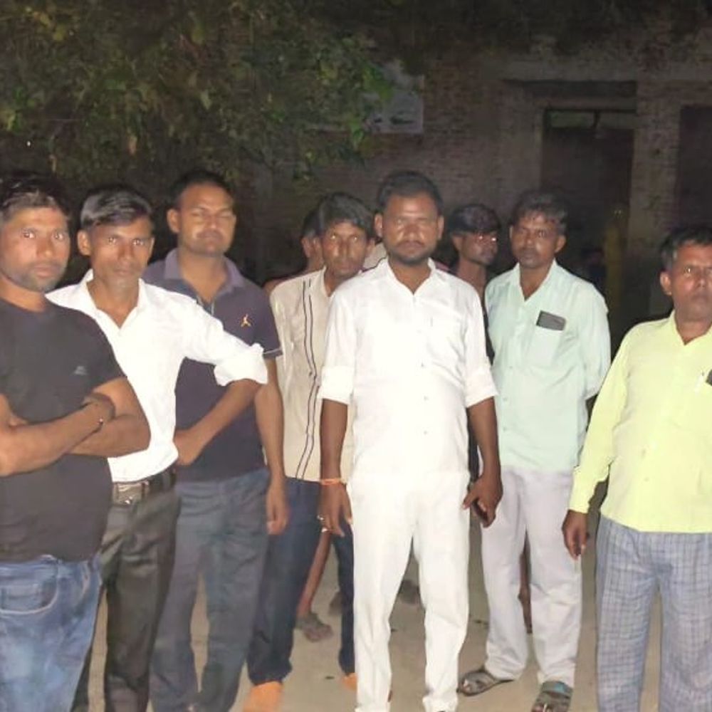फिरोजाबाद में फंदे से लटका मिला बच्चें का शव:खेत से लौटे पिता बेटे की लाश देख चीखे, पुलिस मौके पर पहुंची