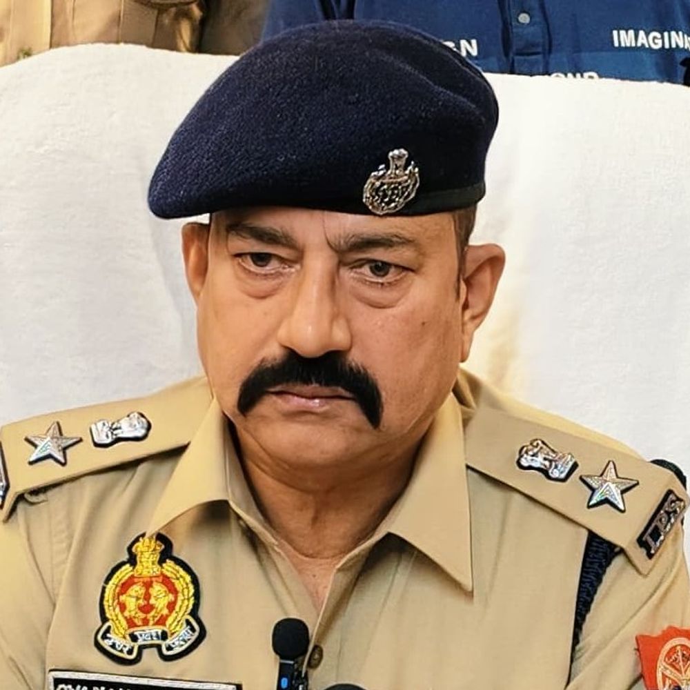 जनता से दुर्व्यवहार करने वाले 7 पुलिसकर्मी लाइन हाजिर:हापुड़ एसपी ने की कार्रवाई, 4 दरोगा और 3 सिपाही शामिल