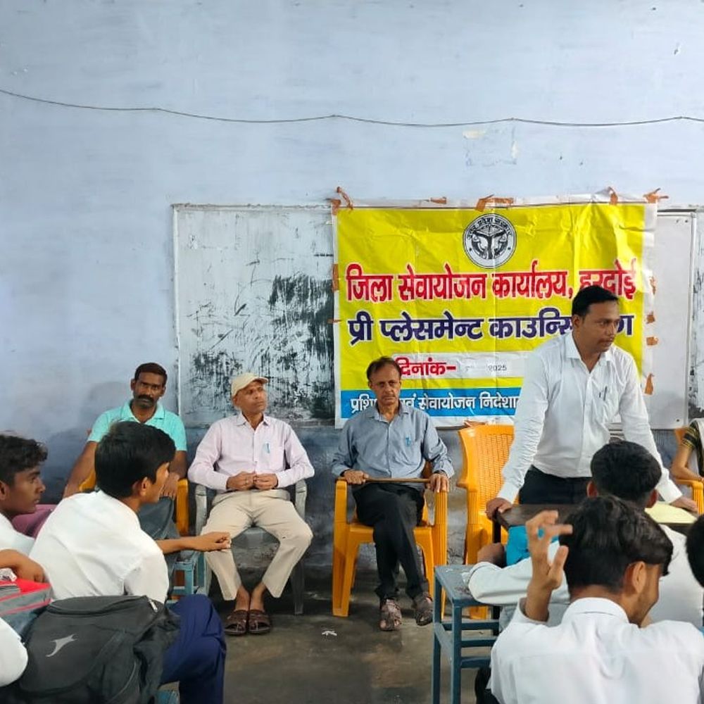 हरदोई के कॉलेज में करियर काउंसलिंग:सेवायोजन विभाग ने 78 छात्रों को कोर्स और स्वरोजगार की जानकारी दी