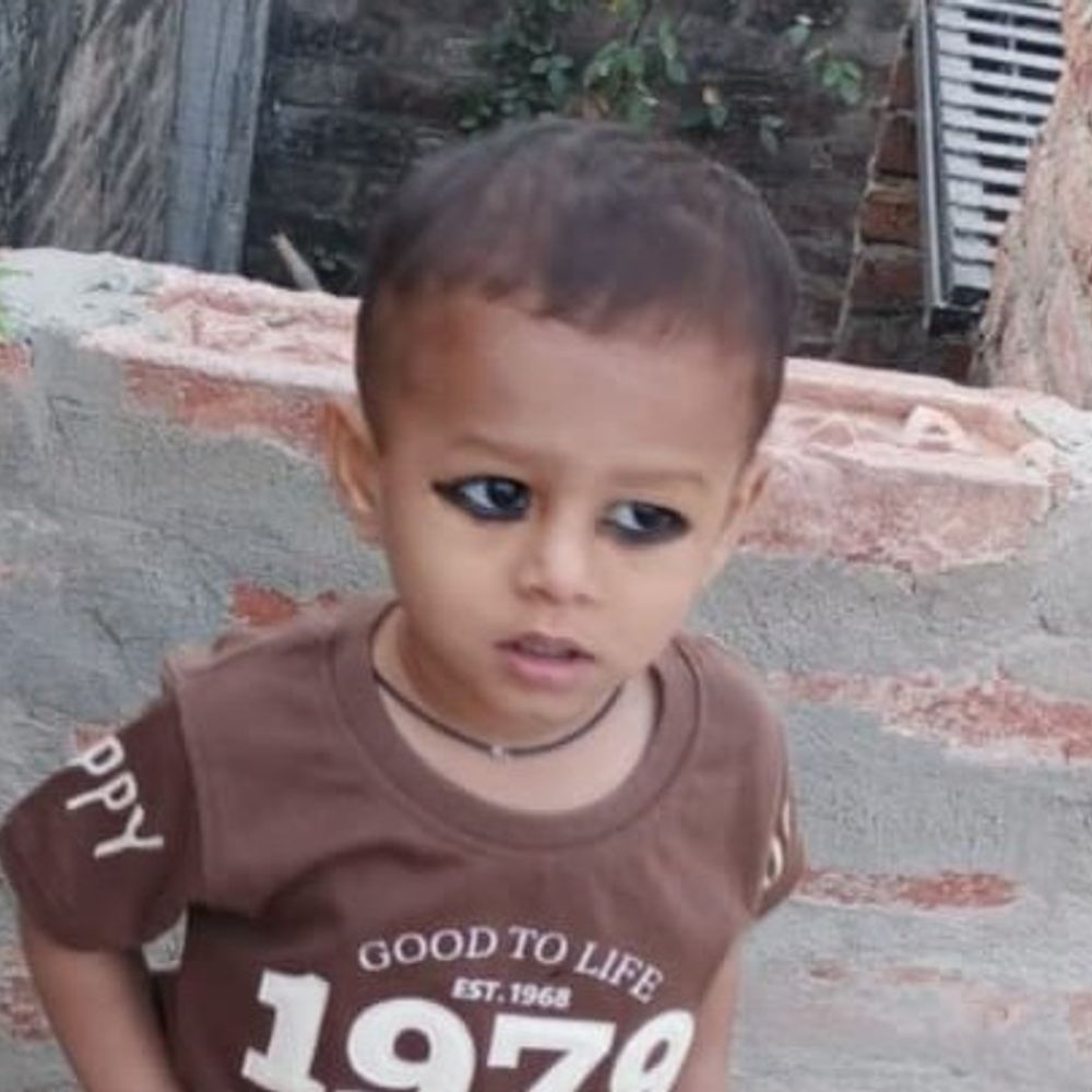 2 साल के मासूम की पोखर में डूबने से मौत:आजमगढ़ में सुबह 9 बजे से लापता था, 6 घंटे बाद मिला शव; विदेश में रहने वाले पिता का इकलौता बेटा था