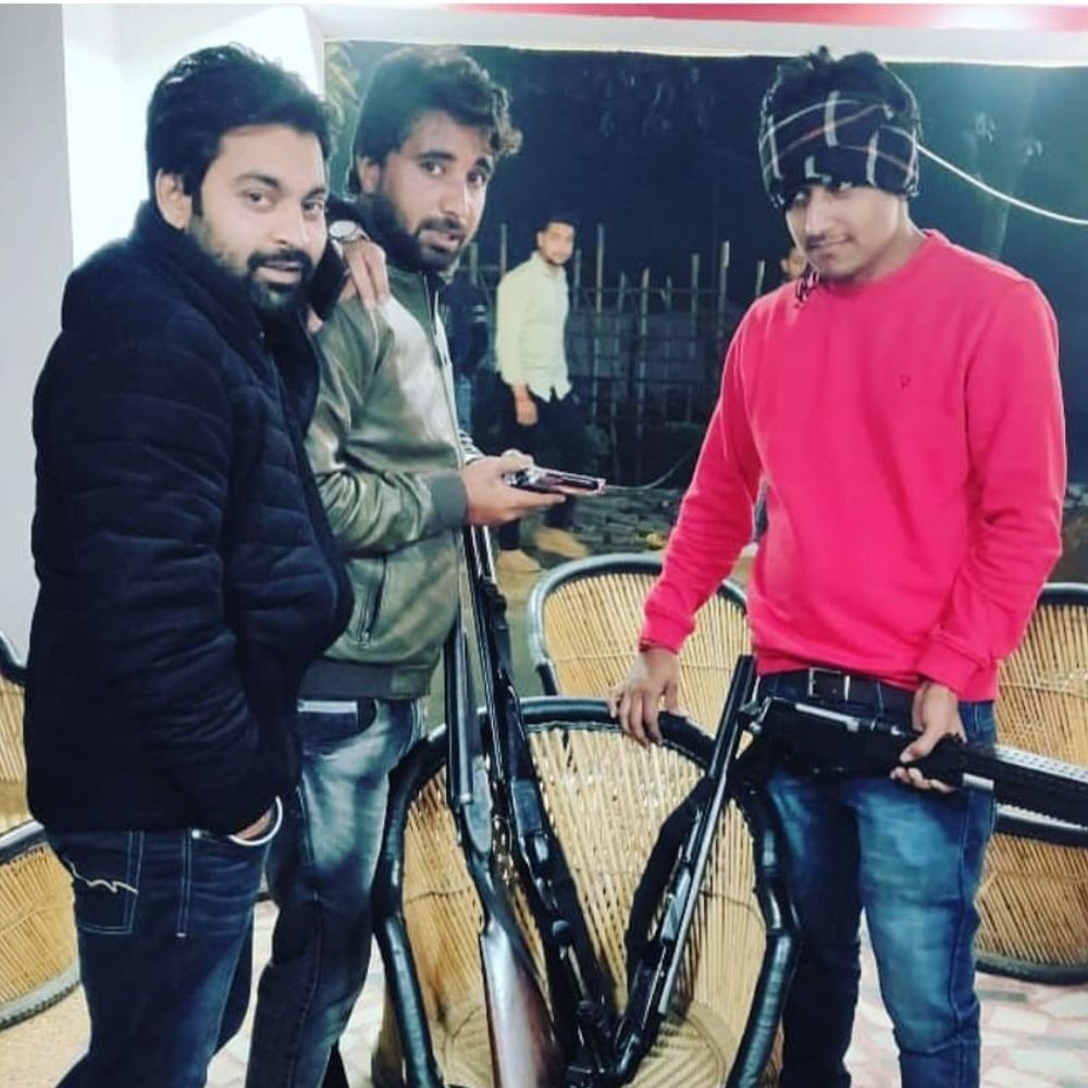 अवैध हथियारों के साथ टिंकू मीठेपुरिया का वीडियो सामने आया:पूर्व प्रधान पर हमला करने का आरोप, शहर और देहात में 5 मुकदमे दर्ज