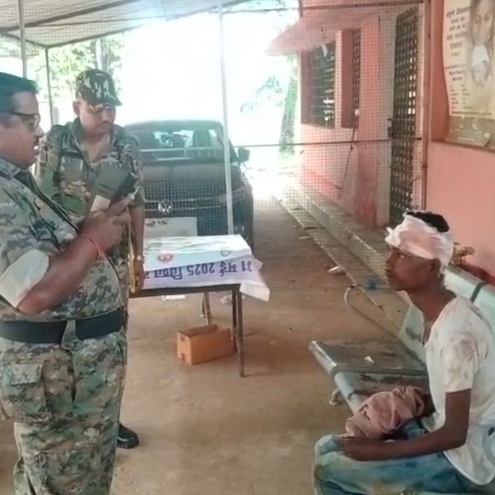 ट्रेन में लूटपाट के दौरान युवक को धक्का देकर गिराया:  खलारी से पतरातू जा रहे युवक का मोबाइल छीना, किरीगढ़ा में मिला घायलावस्था में – Ramgarh (Jharkhand) News