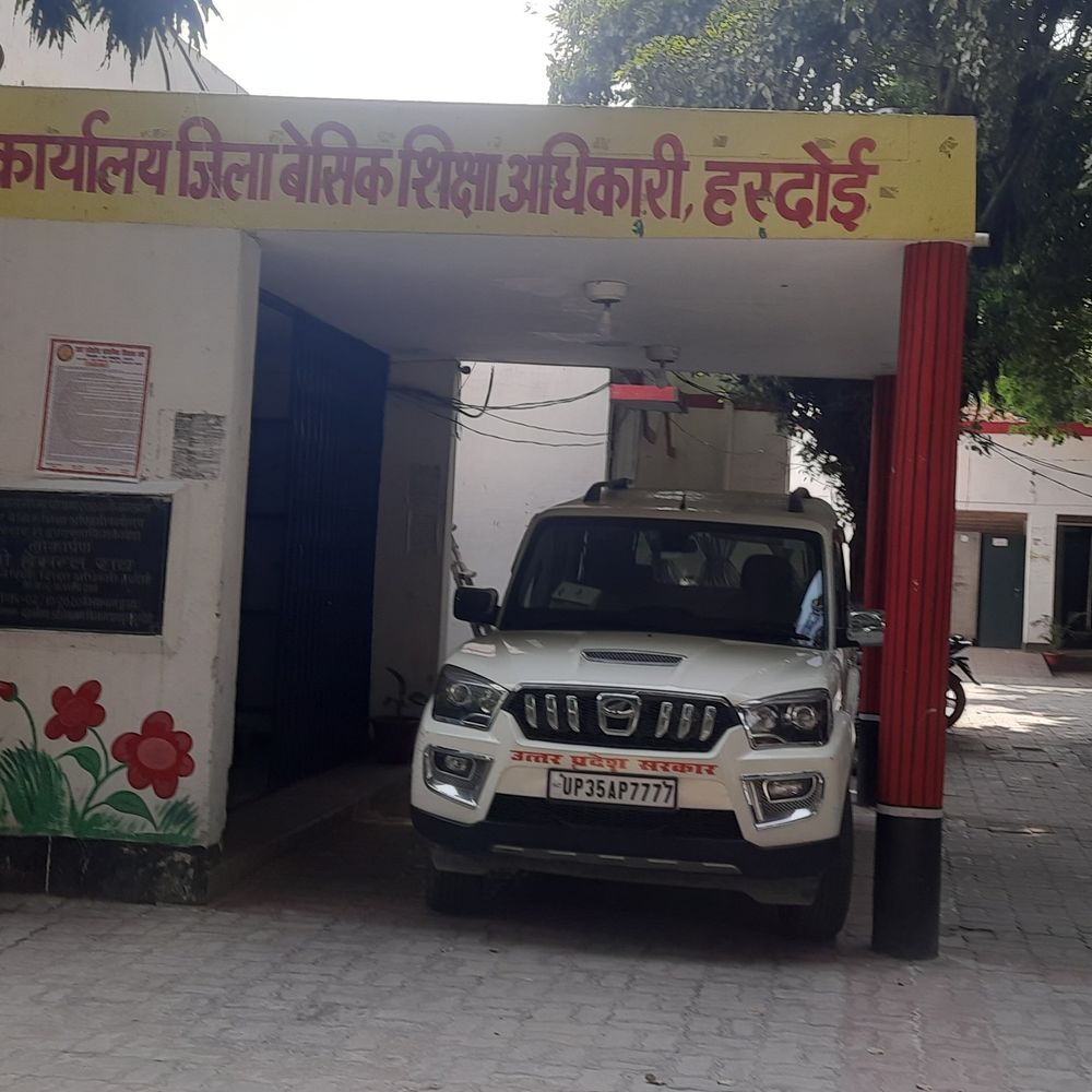 हरदोई में शिक्षा विभाग में भ्रष्टाचार का मामला:खंड शिक्षा अधिकारी सीमा गौतम और अनिल झा प्रयागराज तलब, रिश्वत का ऑडियो सामने आया था