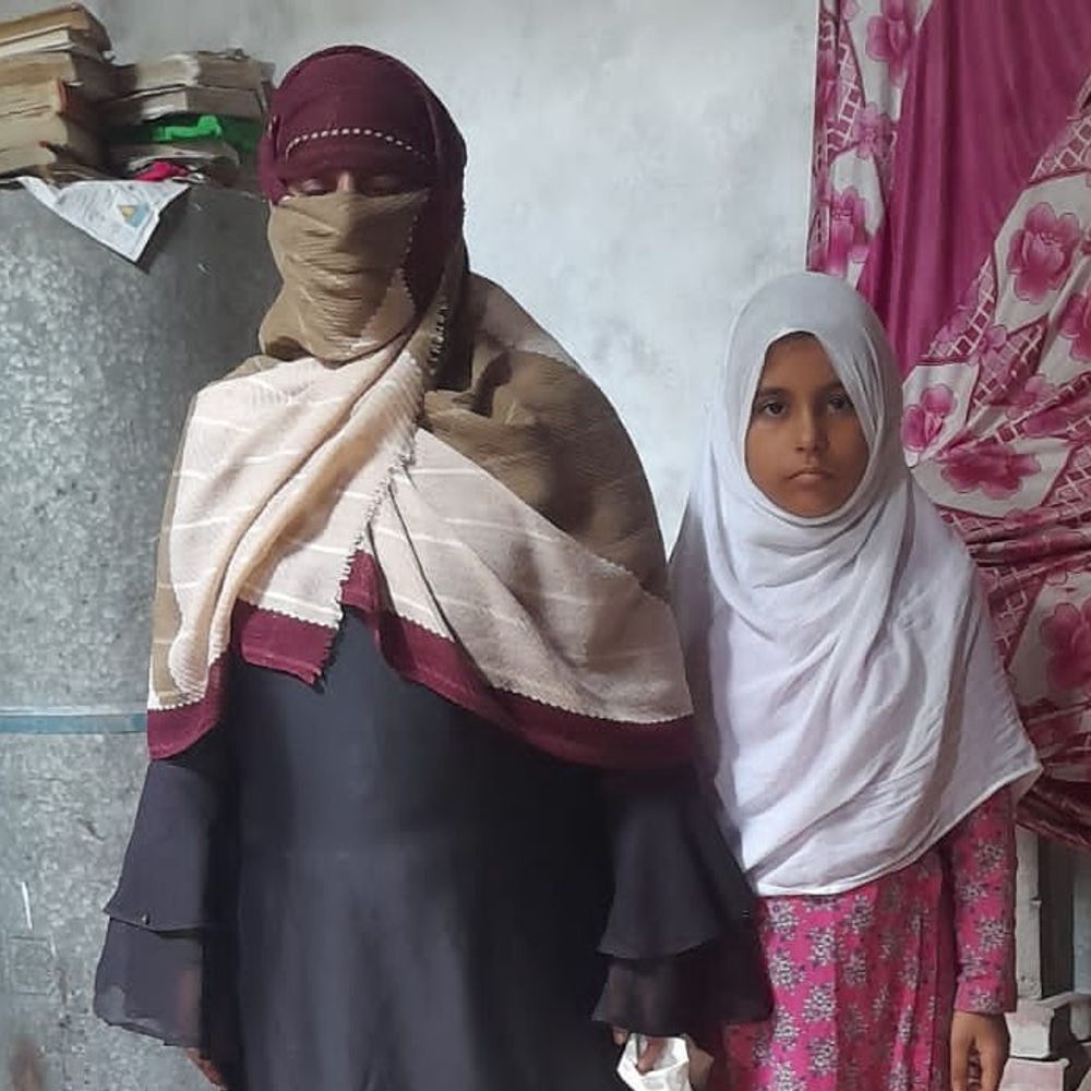 न्यायिक आदेश के बावजूद भरण-पोषण से वंचित पत्नी:रामपुर में मासूम बेटी के साथ दर-दर भटक रही महिला, पुलिस नहीं कर रही कार्रवाई