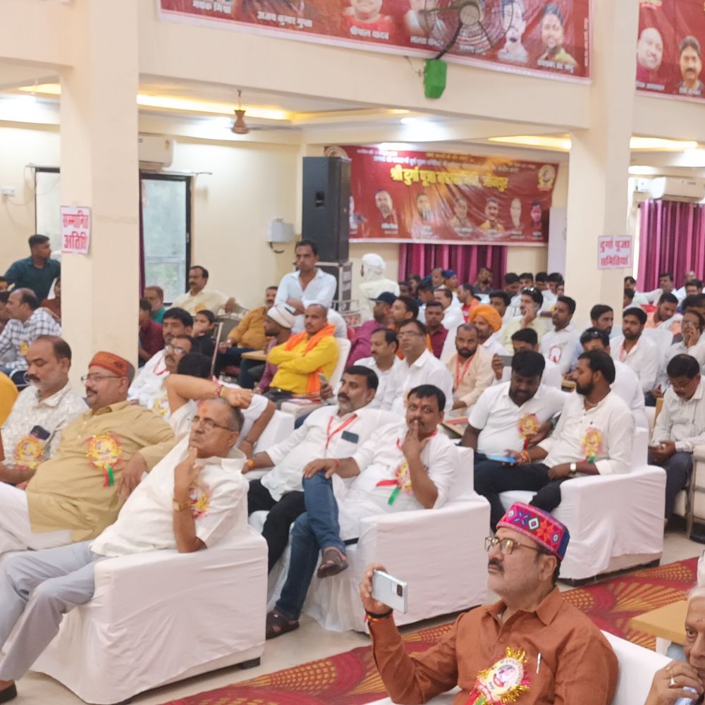 दुर्गा पूजा महासमिति का 46वां समारोह:जौनपुर में मां दुर्गा की पूजा-अर्चना के साथ पुरस्कार वितरण किए गए, भजनों से गूंजा पंडाल