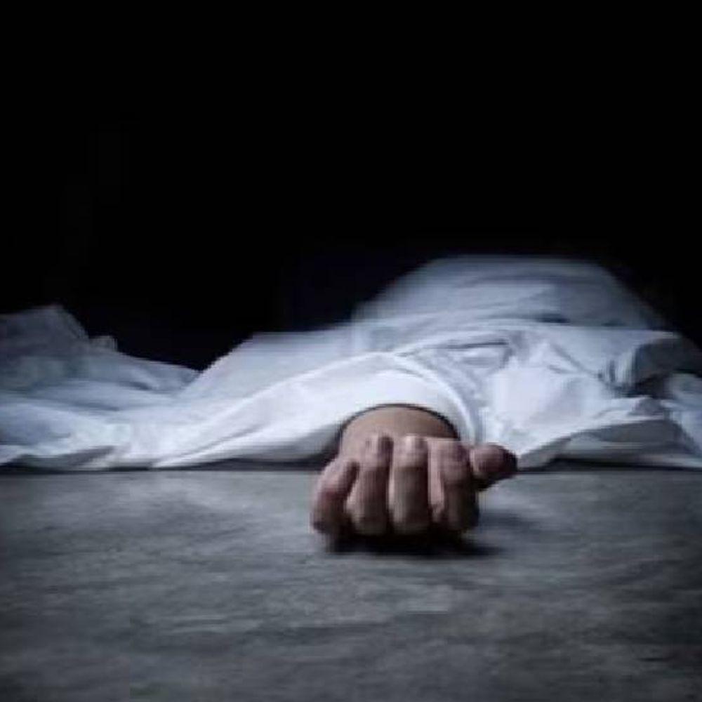नोएडा में चार मंजिला से गिरा राजमिस्त्री, मौत:शराब के नशे में था, अस्पताल में इलाज के दौरान तोड़ा दम