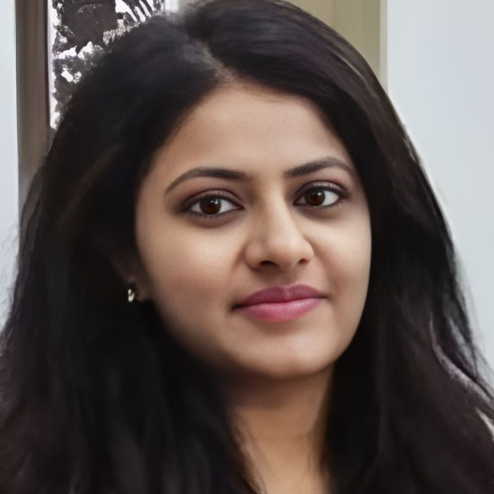 बर्खास्त IAS पूजा खेडकर के माता-पिता पर मारपीट-अपहरण का आरोप:दोनों फरार; कार की ट्रक से टक्कर के बाद हेल्पर को उठा ले गए थे