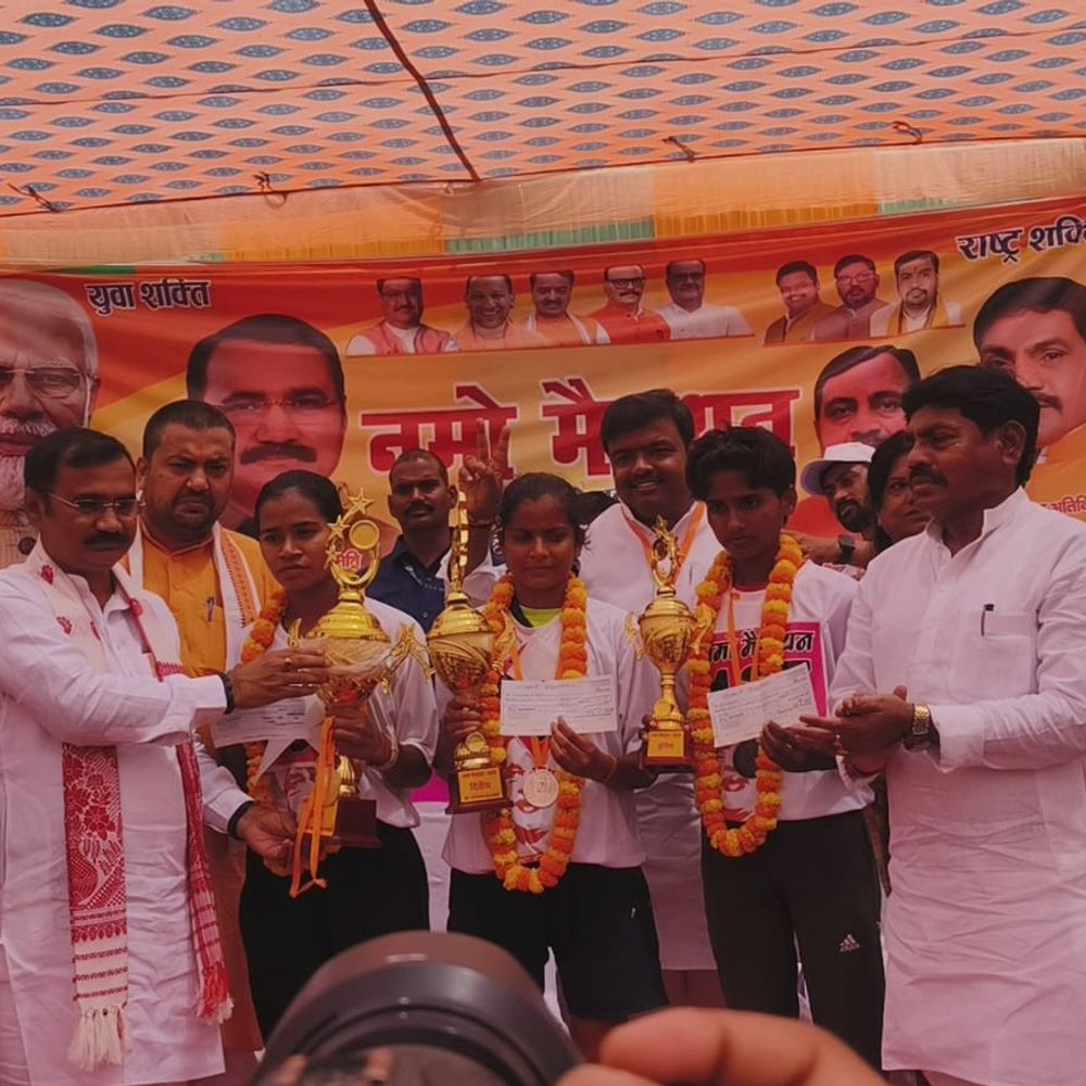 छात्र-छात्राओं ने 8-4 किमी की दौड़ में दिखाया दम:सोनभद्र में नमो मैराथन के विजेता को मिला 21 हजार का इनाम