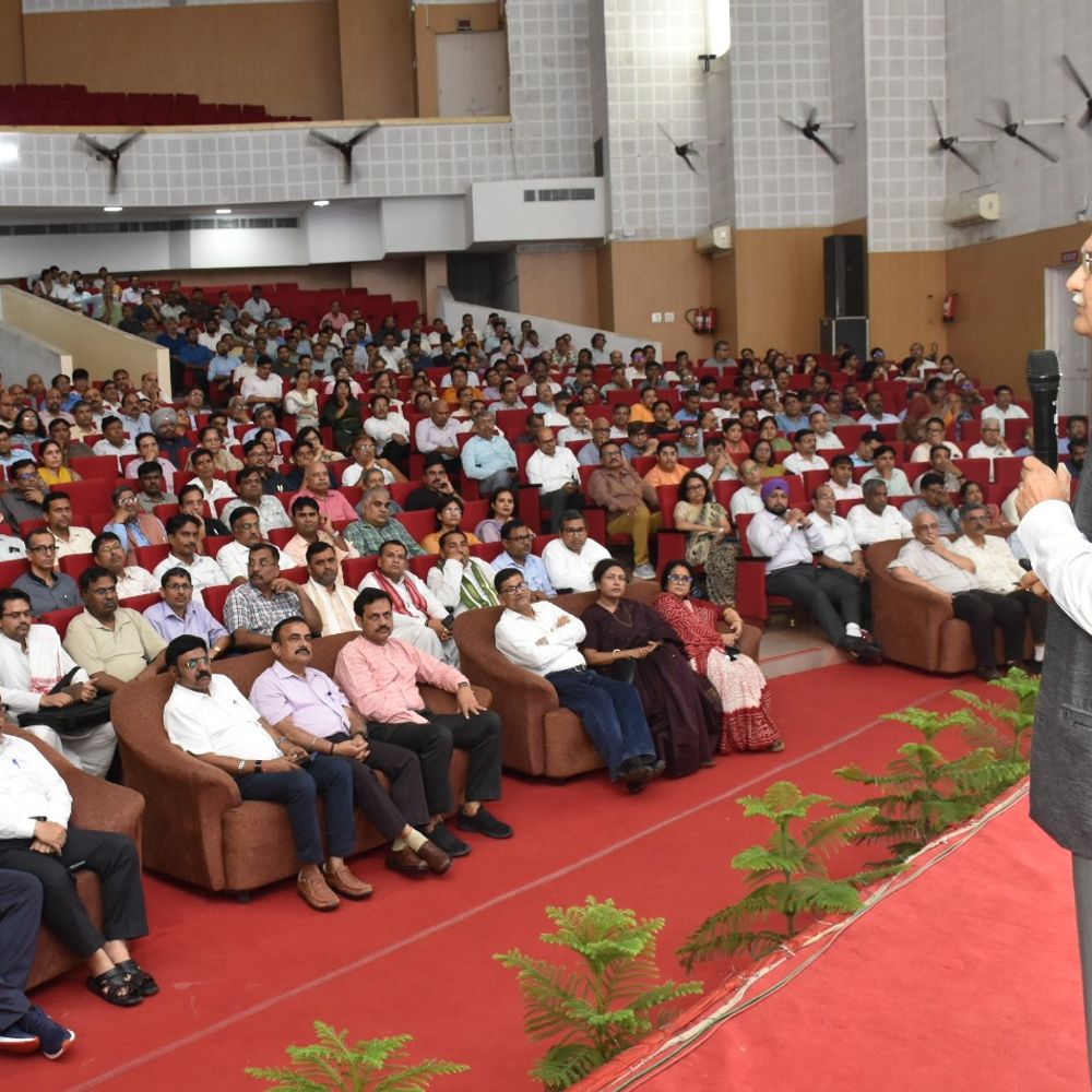 BHU-VC ने संकाय प्रमुखों के साथ किया संवाद:संकाय में खरीद प्रक्रिया के लिए सुझाव देगा समर्पित प्रकोष्ठ, स्टूडेंट्स शिक्षकों का देंगे फीडबैक